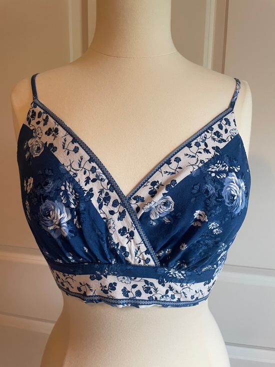 Vici Tops - Vici Navy and White Floral Bralette Crop Top Size Medium